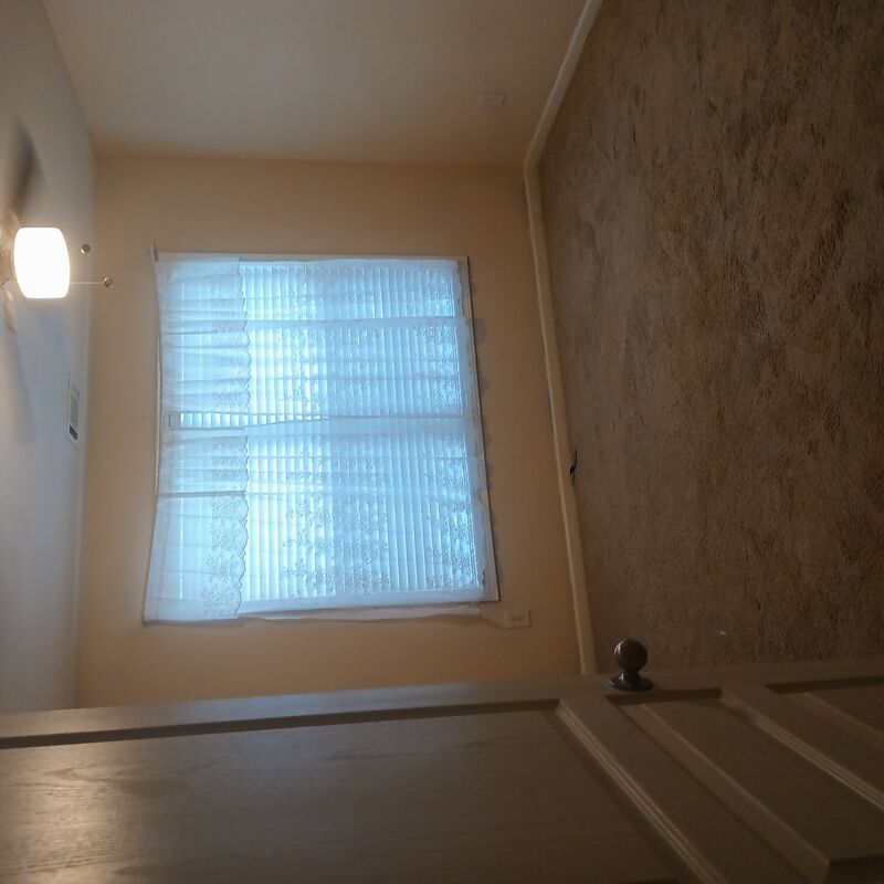 https://reputable-rooms.s3.amazonaws.com/images/8b2567f3-8ab8-448f-94e5-cc24f0f2fbf7.jpg
